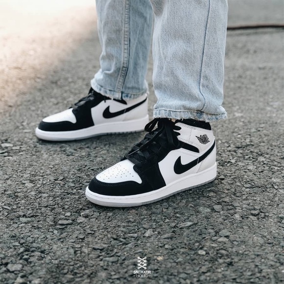 <Hyper Sneakers>Air Jordan 1 Mid “Diamond” Grade School DN4321 100